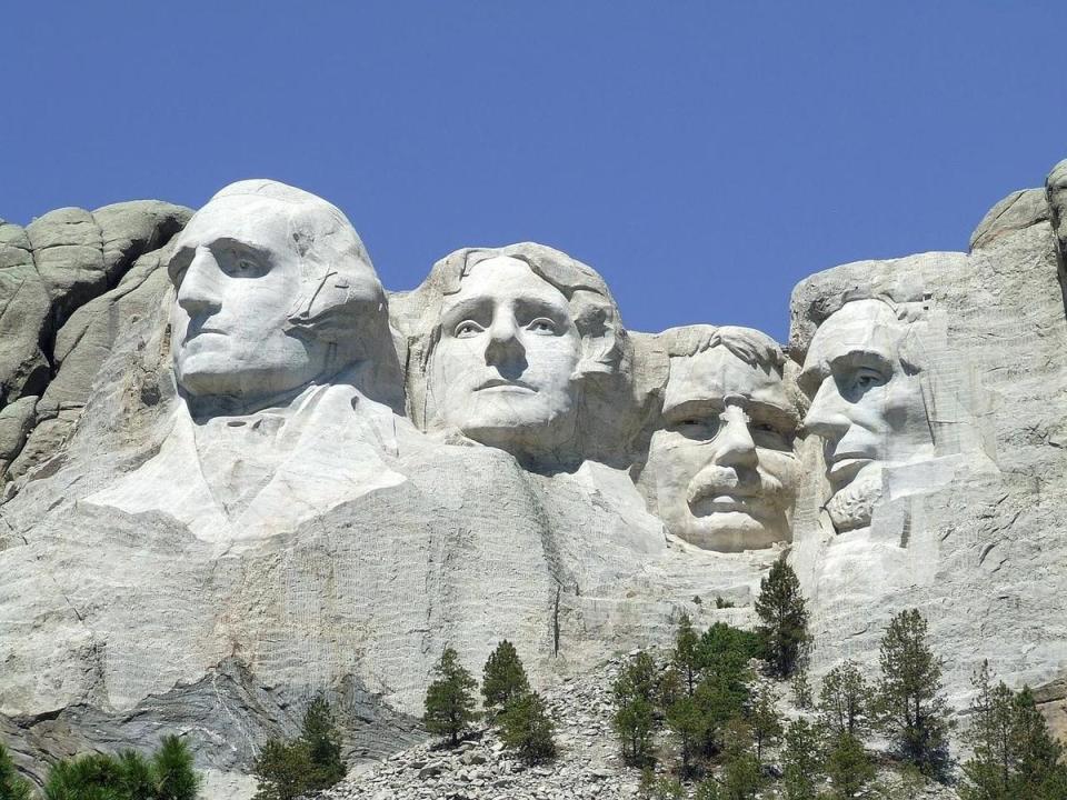 美國總統山每年吸引數百萬名觀光客造訪，為當地帶來商機。（Pixabay／skeeze）