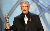 Mike Nichols ist als Regisseur bekannt, bereits für seinen Kinofilm "Die Reifeprüfung" erhielt er 1968 den Oscar, zu dem sich Emmys (etwa 2004 für die Miniserie "Engel in Amerika", Bild) und Tony Award (2012 für "Tod eines Handlungsreisenden") gesellen sollten. Seinen ersten großen Preis erhielt er jedoch dank seines komischen Talents: Für eine Aufnahme seiner Broadway-Show erhielt er 1962 den Grammy für das beste Comedy-Album. (Bild: Mathew Imaging/FilmMagic/Getty Images)