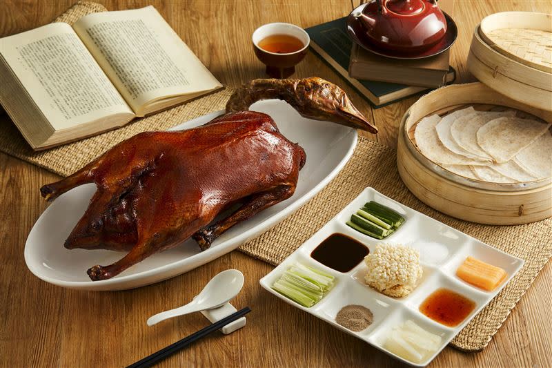台北新板希爾頓青雅中餐廳「嫣紅鵝6人合菜餐券」。（圖／業者提供）