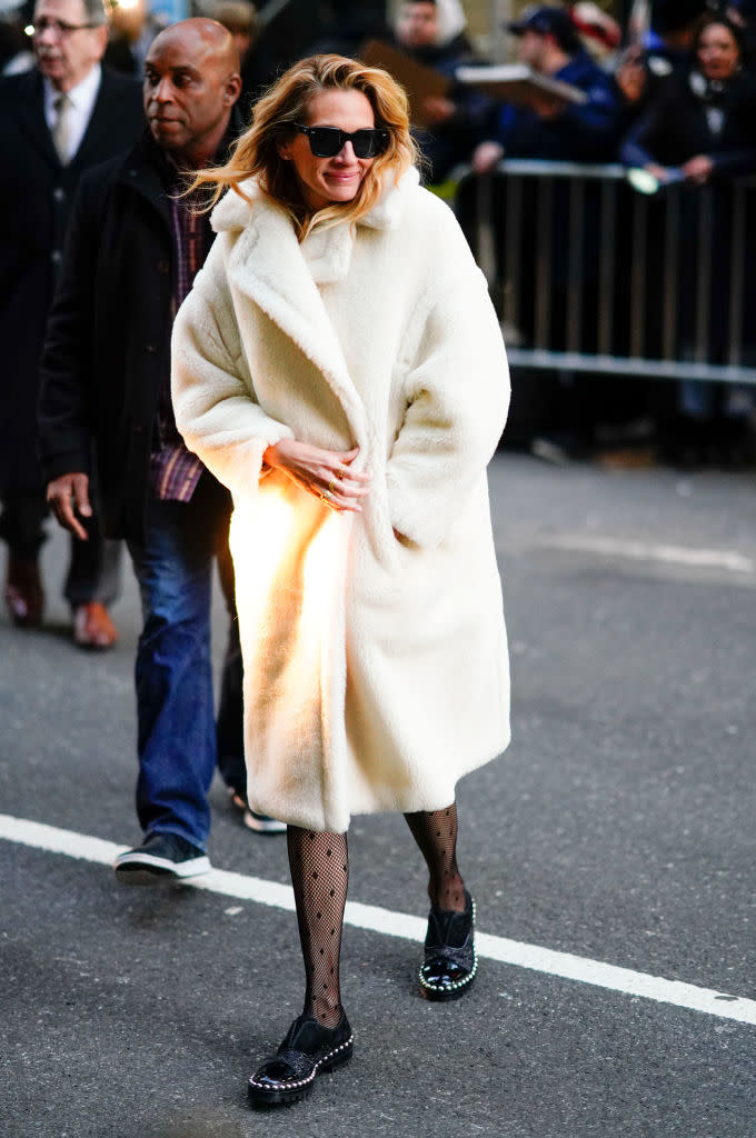 Julia Roberts arrives at <em>The Late Show With Stephen Colbert</em> wearing a white Max Mara teddy coat on Dec. 4, 2018, in New York City. (Photo: Gotham/GC Images)