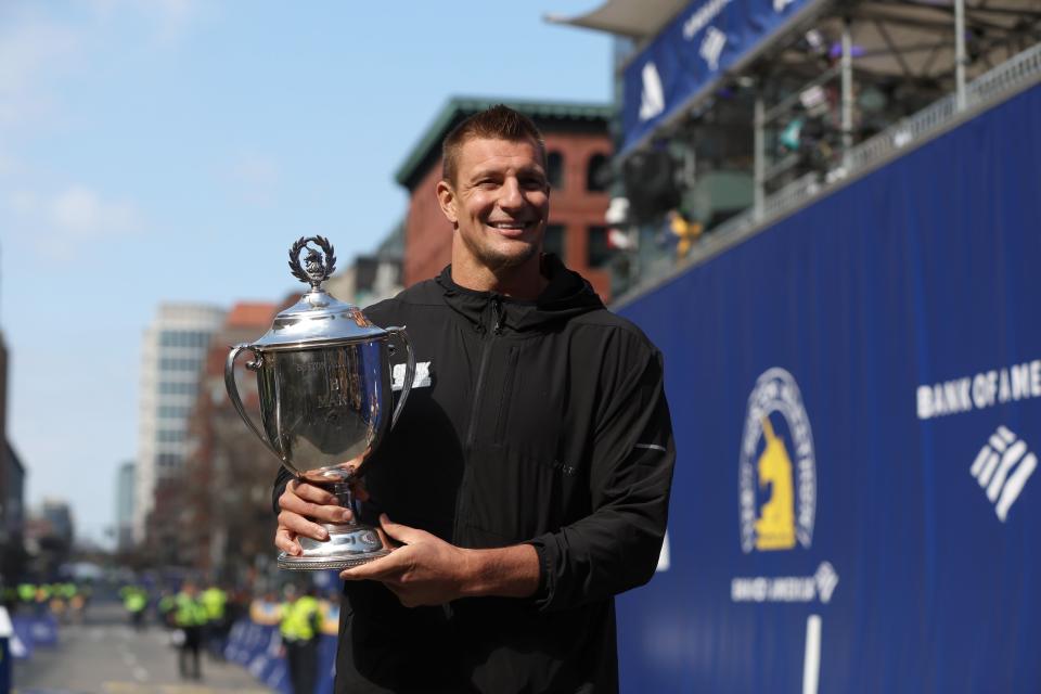 BOSTON, MASSACHUSETTS - APRIL 15: Boston Marathon grand marshal and former player for the New England Patriots Rob Gronkowski poses with the trophy during the 128th Boston Marathon on April 15, 2024 in Boston, Massachusetts.  (Photo by Paul Rutherford/Getty Images)