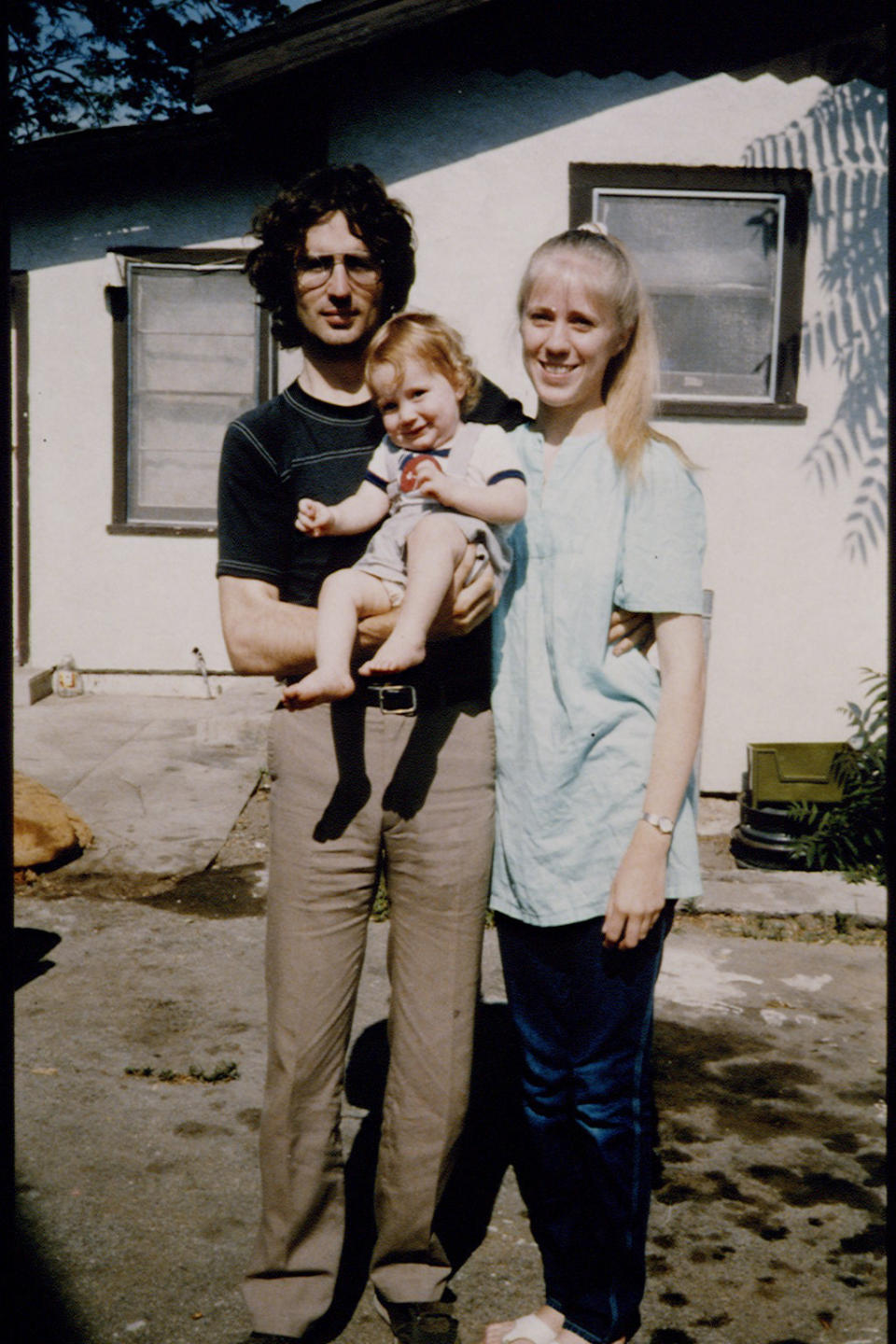 Vernon Wayne Howell, known as David Koresh, his wife Rachel, and their son Cyrus in front of their house