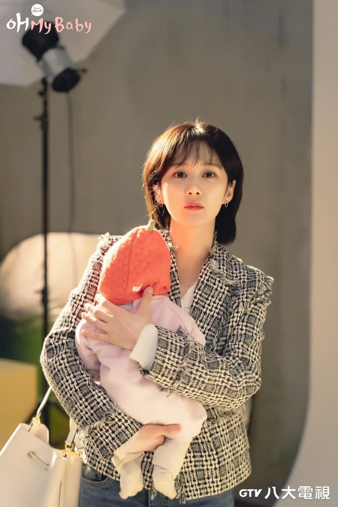 張娜拉在韓劇《Oh My Baby》中，首次演出不想結婚只想生子的39歲大齡女。