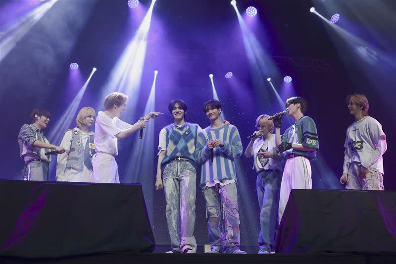韓國男團「EPEX」在台開唱，吸引大批粉絲捧場。（圖／ON INN ASIA提供）