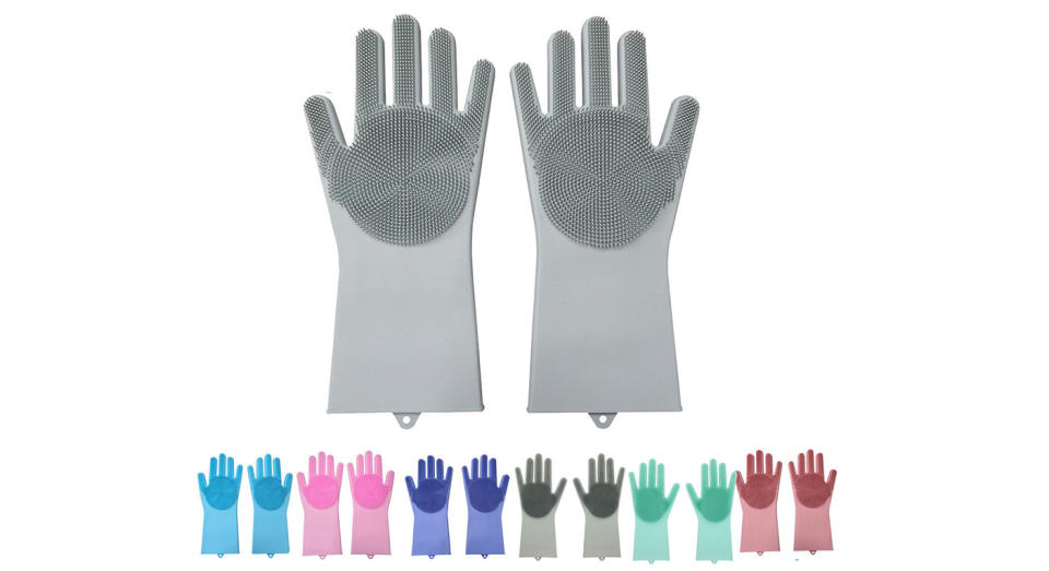 Silicone gloves, like Nigella’s, are available on eBay. [Photo: eBay]