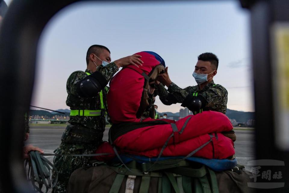 中華民國111年國慶空中全兵力展演今日實施預演。   圖：軍聞社