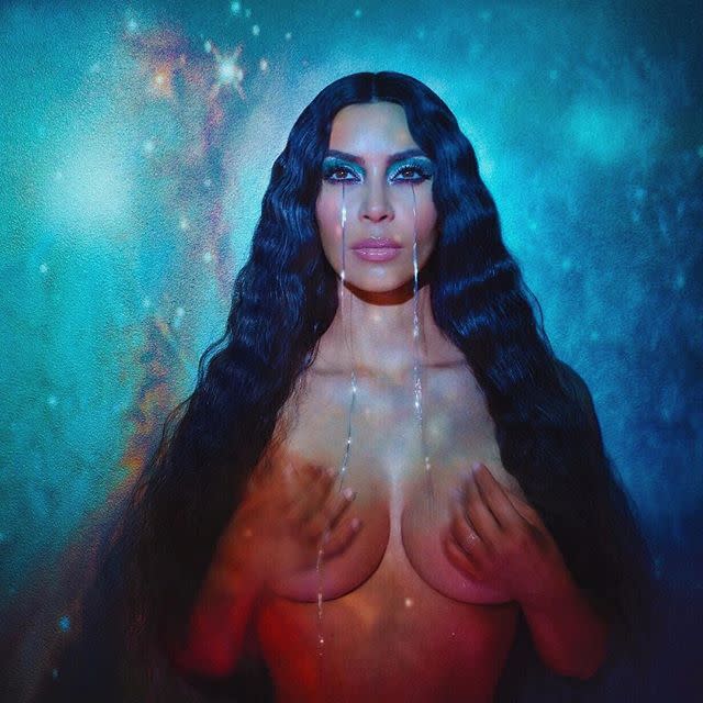 Estas son las fotos de Kim Kardashian desnuda, tomadas por David Lachapell, que la estrella ha compartido en sus redes. <a href="https://www.instagram.com/kimkardashian/?hl=en" rel="nofollow noopener" target="_blank" data-ylk="slk:Foto: Kim Kardashian/Instagram;elm:context_link;itc:0;sec:content-canvas" class="link ">Foto: Kim Kardashian/Instagram</a>