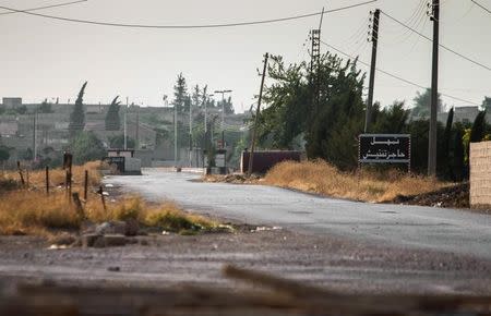 A deserted checkpoint that belonged to Islamic State fighters is seen in Tel Abyad of Raqqa governorate June 15, 2015. REUTERS/Rodi Said