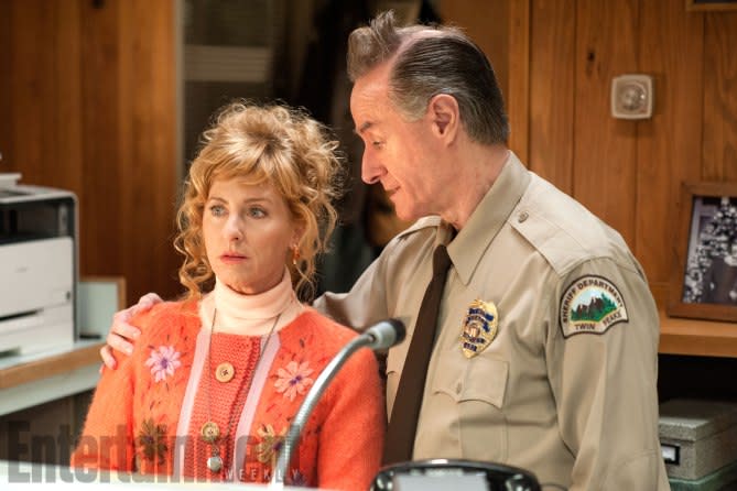 Kimmy Robertson and Harry Goaz as Lucy and Andy – Credit: Showtime.