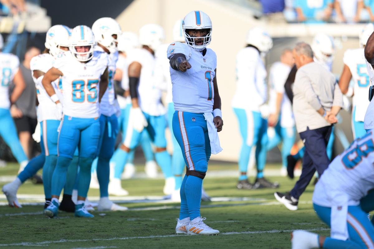 Daewood Davis: Miami Dolphins player 'has movement in all