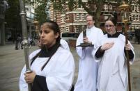 A procession brings the Hungarian relic of St Thomas a Beckett to a ceremony at Westminster Cathedral in London, Britain May 23, 2016. REUTERS/Neil Hall