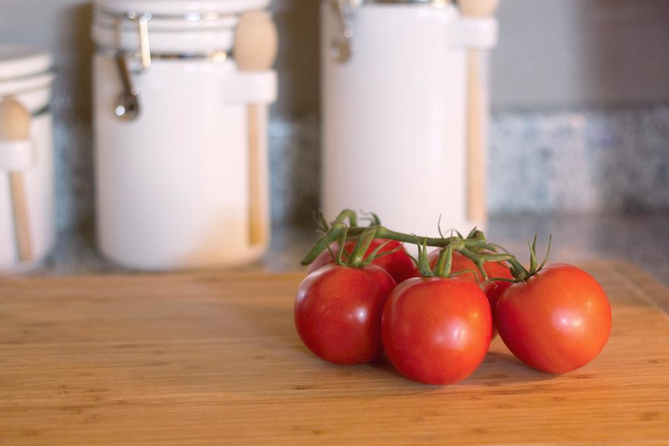 Store tomatoes on the counter