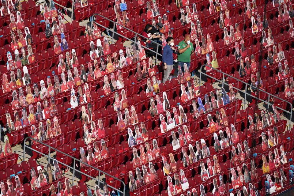 Fans arrive before the NFL Super Bowl 55 football game between the Kansas City Chiefs and Tampa Bay Buccaneers, Sunday, Feb. 7, 2021, in Tampa, Fla. (AP Photo/Chris Carlson)