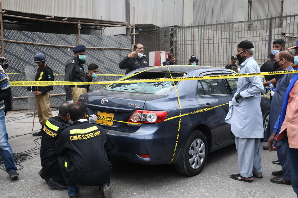 9 killed as gunmen attack Pakistani stock exchange