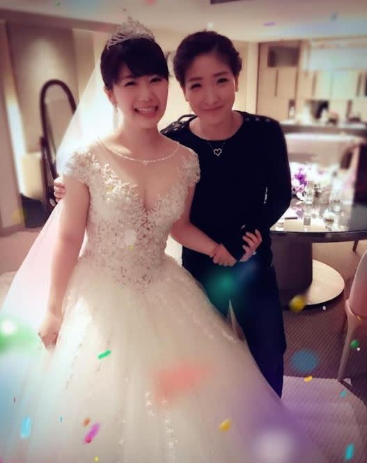 福原愛結婚，中國桌球好手兼好友劉詩雯也到場祝賀。（圖／翻攝自福原愛微博）