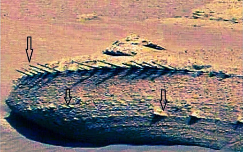 Es wird angenommen, dass es sich bei den Vorsprüngen um „Sandspitzen“ handelt, Wissenschaftler haben jedoch nicht ausgeschlossen, dass sie von einem außerirdischen Raumschiff stammen könnten