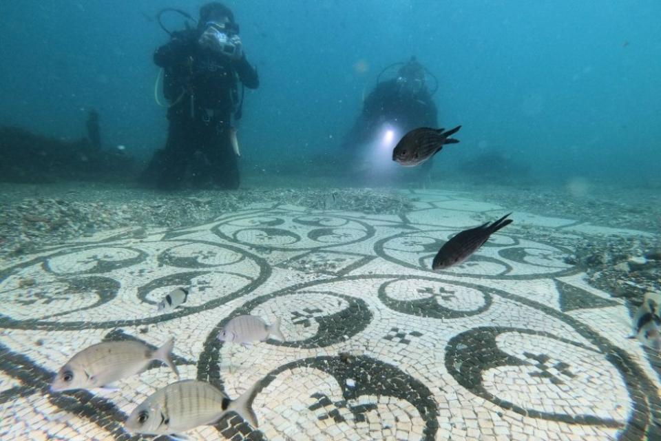 Los impresionantes mosaicos de Baiae están amenazados por la vida marina, que puede descomponer el material.