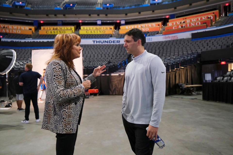 Nancy Lieberman talks with Thunder head coach Mark Daigneault on Monday.