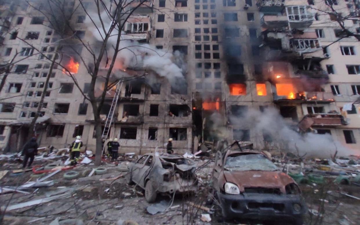 A Kyiv apartment block hit by shelling this morning - The State Service of Ukraine for Emergencies 
