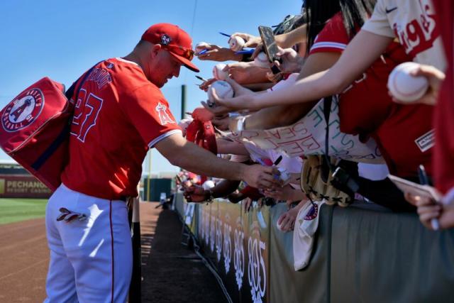 Cincinnati Reds 2B Matt McLain suffers oblique 'aggravation