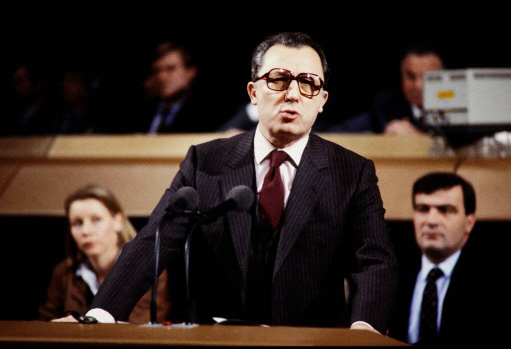 Jacques Delors aura droit à un hommage national aux Invalides début janvier 2024 - photo : Jacques Delors, le 14 1985, après son élection à la tête de la Commission européenne. 