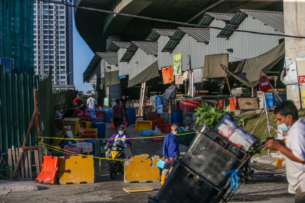Ooi said traders would struggle to carry heavy crates of fruits, vegetables, fish and poultry on their own. — Picture by Hari Anggara