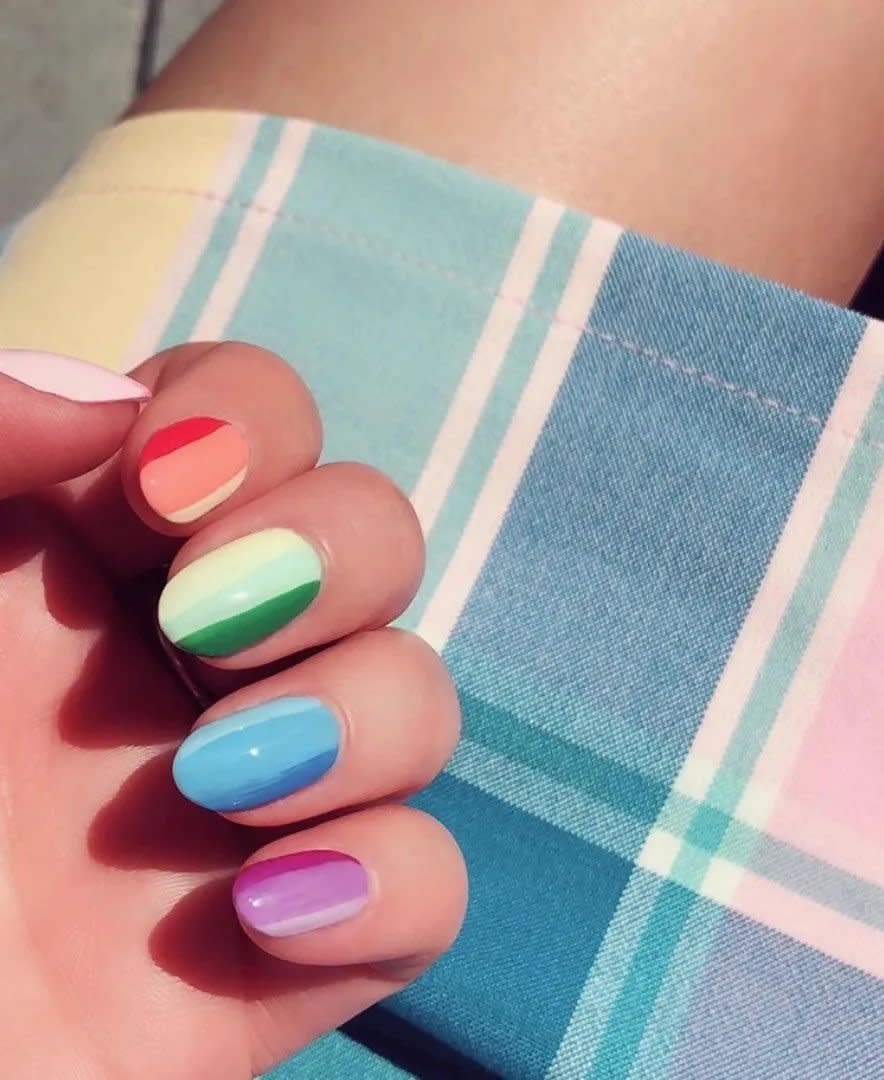 Vertical stripe nail art by Instagram user @xjuliatalisman