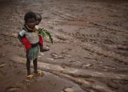 Children stand during rain in front of Saint Michel Catholic church in the town of Boda April 14, 2014. REUTERS/Goran Tomasevic (CENTRAL AFRICAN REPUBLIC - Tags: CIVIL UNREST POLITICS SOCIETY TPX IMAGES OF THE DAY)