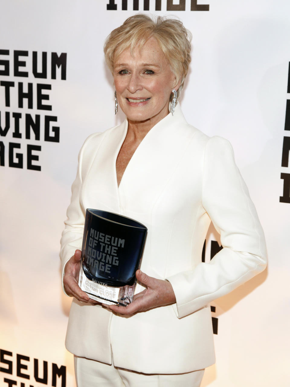 Glenn Close asiste a una gala en su honor en el Museo de la Imagen en Movimiento en Nueva York, el lunes 3 de diciembre del 2018. (Foto por Andy Kropa/Invision/AP)