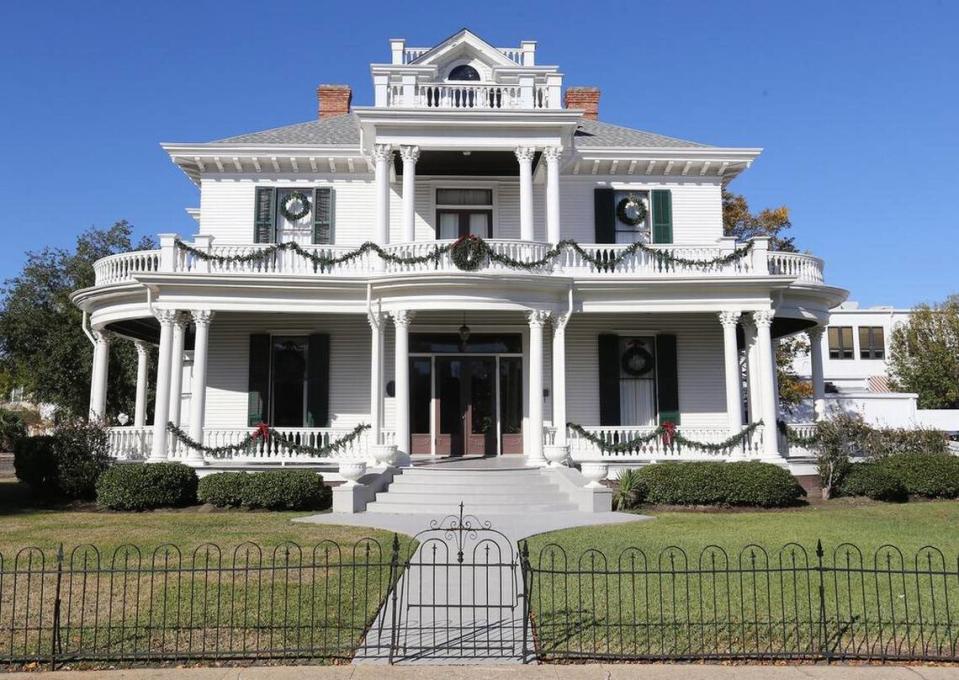 The Redding House in downtown Biloxi is being transformed into Razzuto’s Italian restaurant. John Fitzhugh/Sun Herald file