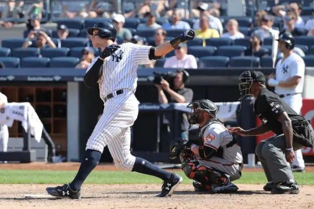 New York Yankees slugger Roger maris locks at UPI telephoto of his