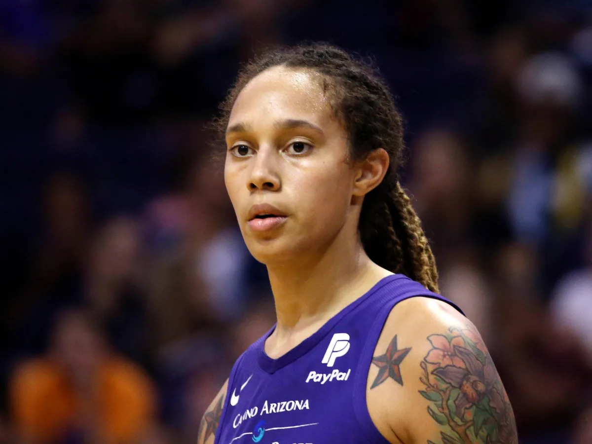 Brittney Griner, who is 6'9, is put in a 'very, very, very tiny cage' for 5 hour..