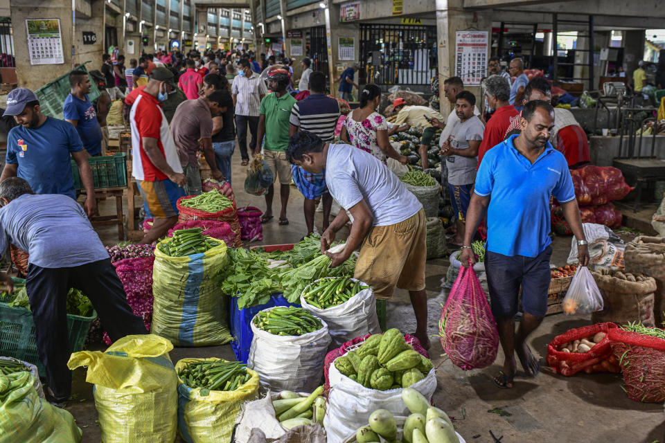 Un bullicioso mercado de verduras en Colombo, Sri Lanka, el 18 de julio de 2022. (Atul Loke/The New York Times)