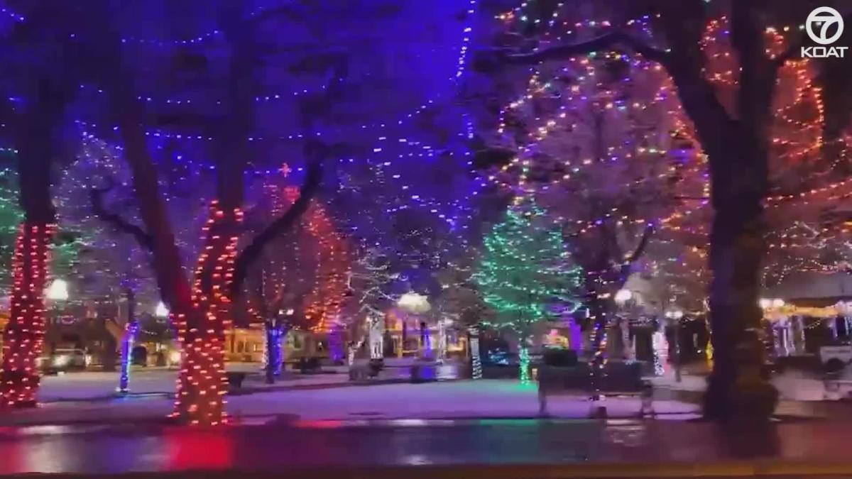 Santa Fe Plaza spreads holiday cheer