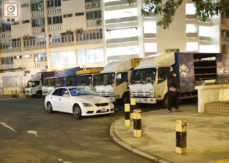 私家車車牌登記車主駕駛座駕到場助查。(馮溢華攝)
