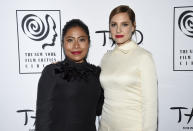 Las actrices de "Roma" Yalitza Aparicio, a la izquierda, y Marina de Tavira asisten a los premios del Círculo de Críticos de Cine de Nueva York, el lunes 7 de enero del 2019 en Nueva York. (Foto por Evan Agostini/Invision/AP)