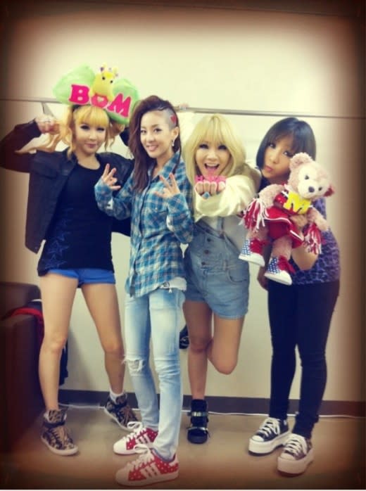 2NE1 reveals their new group photo