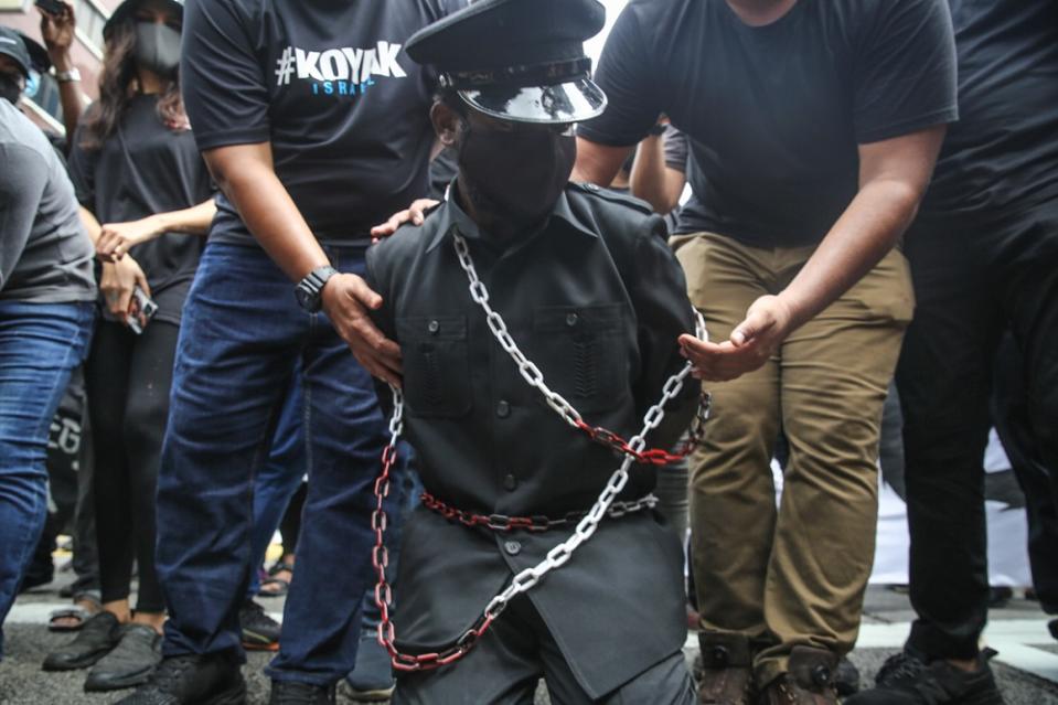 Protest organisers had a member clad in a uniform similar to how Malaysian Anti-Corruption Commissioner (MACC) Tan Sri Azam Baki would usually wear during official business — in chains and handcuffs — and was ‘boo-ed’ by the public. ― Picture by Yusof Mat Isa