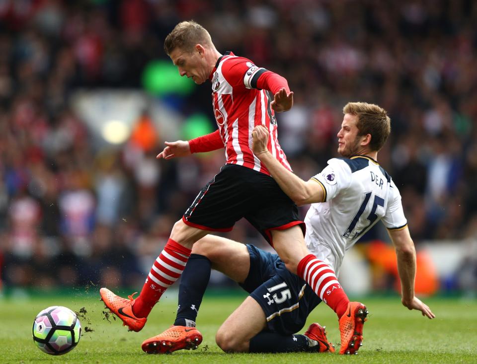 <p>Eric Dier takes on Steve Davis </p>