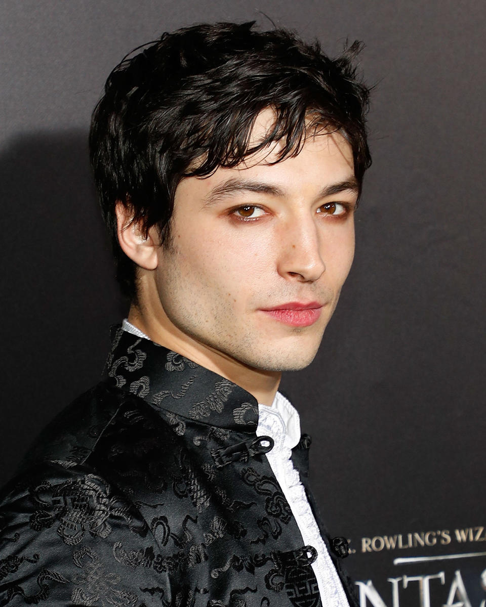 Ezra previously wore make-up for the ‘Fantastic Beasts’ premiere last year [Photo: Getty]