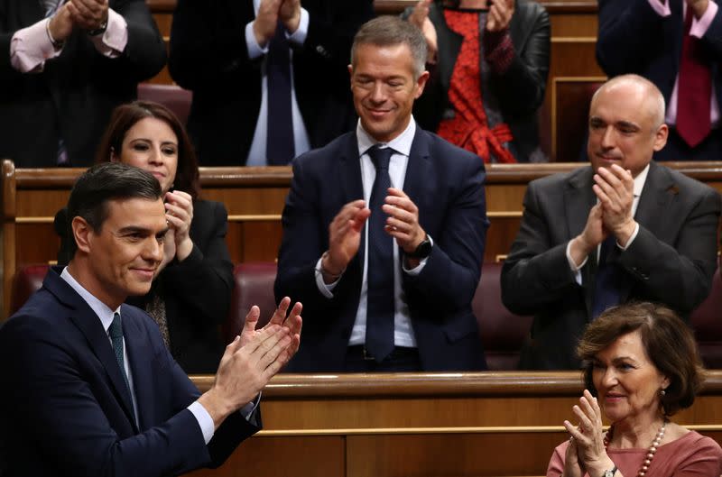 El presidente del Gobierno en funciones, Pedro Sánchez, reacciona tras su discurso durante el debate de investidura en el Congreso de los Diputados en Madrid, España, el 5 de enero de 2020