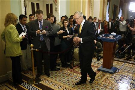 U.S. Senate Majority Leader Harry Reid (R-NV) departs after speaking to reporters after the Democrats' weekly party caucus lunch meeting at the U.S. Capitol in Washington, January 14, 2014. REUTERS/Jonathan Ernst