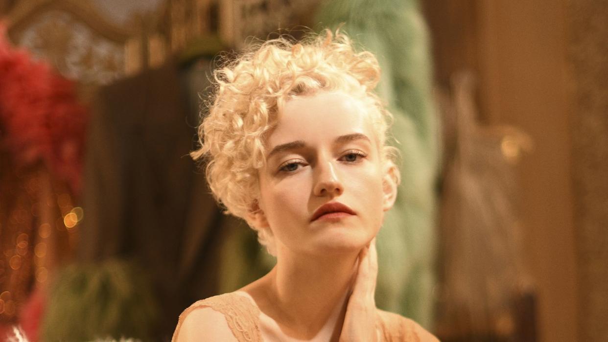 julia garner gucci