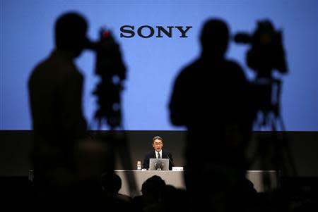 Sony Corp President and Chief Executive Officer Kazuo Hirai (C) speaks as TV cameramen film during a news conference at the company's headquarters in Tokyo February 6, 2014. REUTERS/Toru Hanai