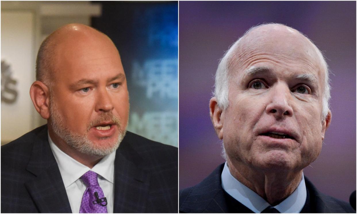 Steve Schmidt (L), John McCain (R).