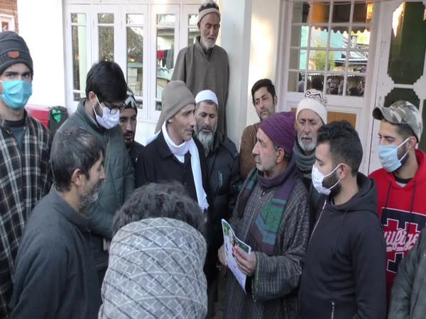 Candidates campaigned door-door in Baramulla district for DDC election. (Photo/ANI)