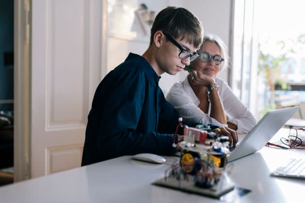 Parents can foster media literacy and critical thinking skills. (Photo: Willie B. Thomas via Getty Images)