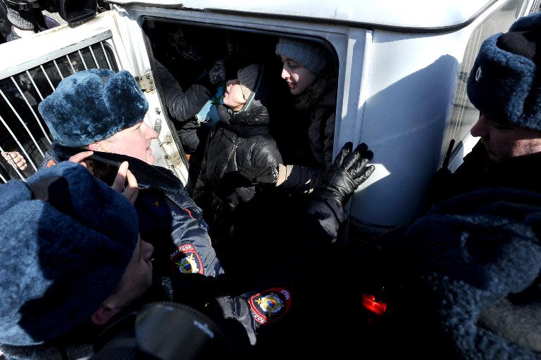 Russian anti-fascist activists are arrested by policemen after holding a protest in Saint-Petersburg on March 22, 2015