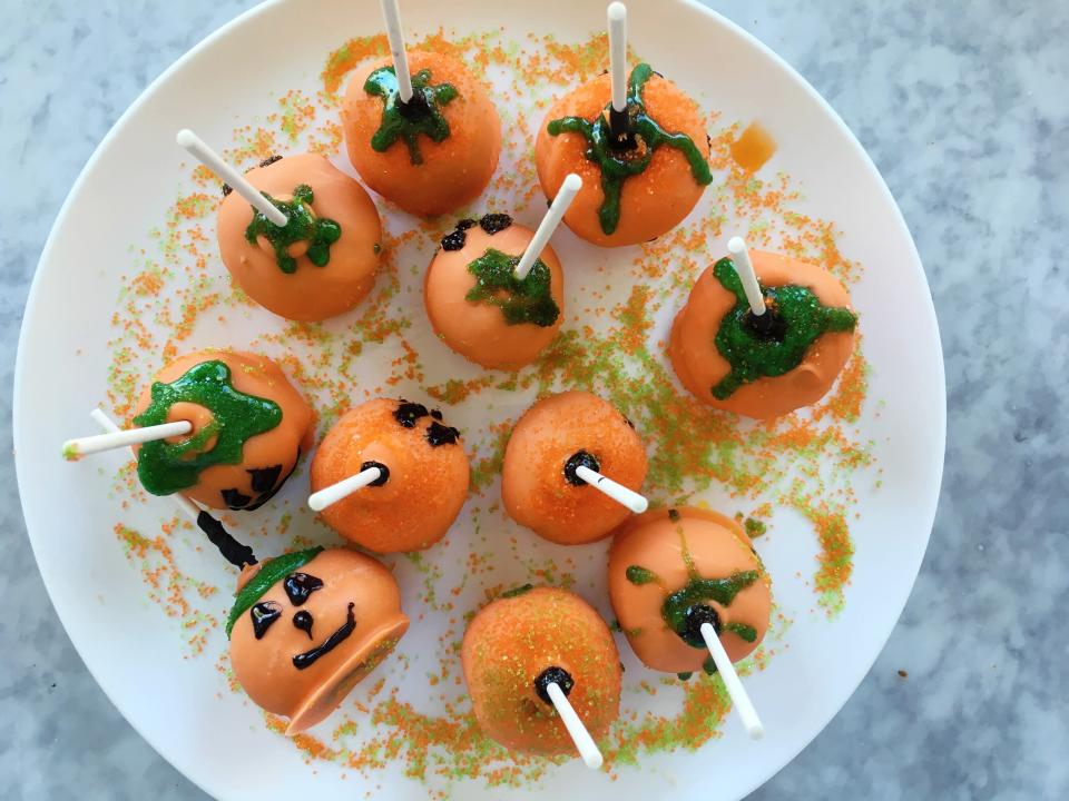 Pumpkin Cake Pops