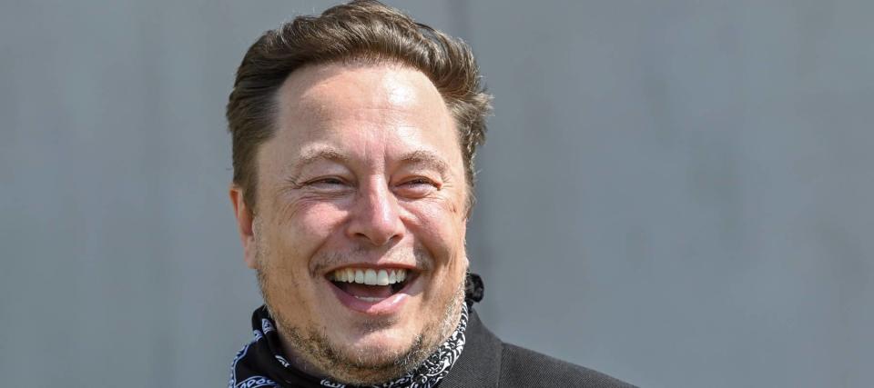 'Guess we're not dead yet': Elon Musk just posted a laughing emoji after X surpassed Instagram, Facebook in driving traffic through Google — by a wide margin. Is it time to sell META?